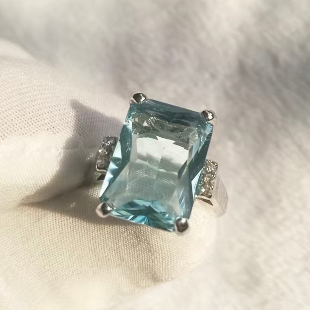 Aquamarine Rectangular Ring - Picture 3 of 4